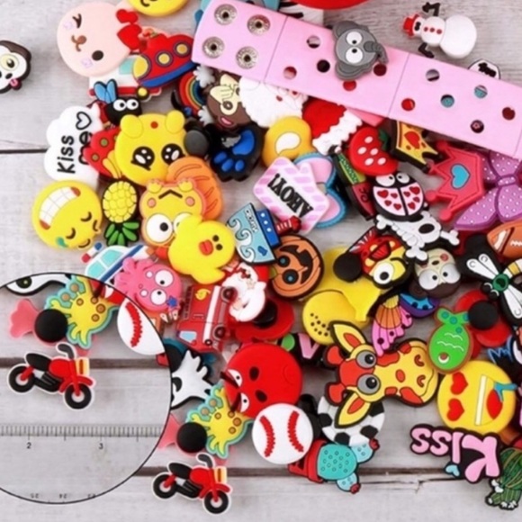 ❤️100 Crocs Shoe Charms Jibbitz New❤️ - Picture 2 of 3